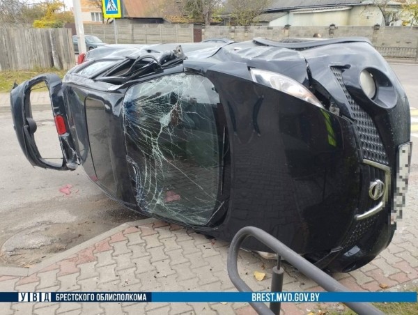 В Бресте от удара опрокинулся легковушка. Подробности ДТП В Бресте от удара опрокинулся легковушка. Подробности ДТП