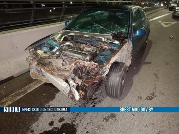 В Бресте на Кобринском мосту произошло ДТП В Бресте на Кобринском мосту произошло ДТП