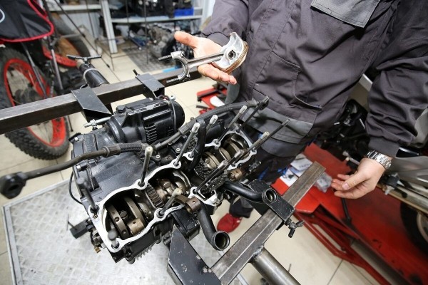 «Был выбор: очень хорошо жить на накопления здесь или средненько в США». Мастер по ремонту мотоциклов о возвращении в Беларусь «Был выбор: очень хорошо жить на накопления здесь или средненько в США». Мастер по ремонту мотоциклов о возвращении в Беларусь