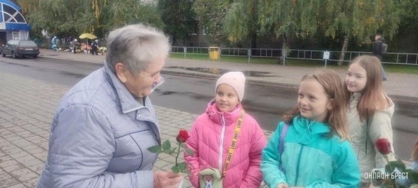 Акция «Осенний день для добрых дел» прошла в ГУО «Начальная школа №9 г. Бреста»
Акция «Осенний день для добрых дел» прошла в ГУО «Начальная школа №9 г. Бреста»
