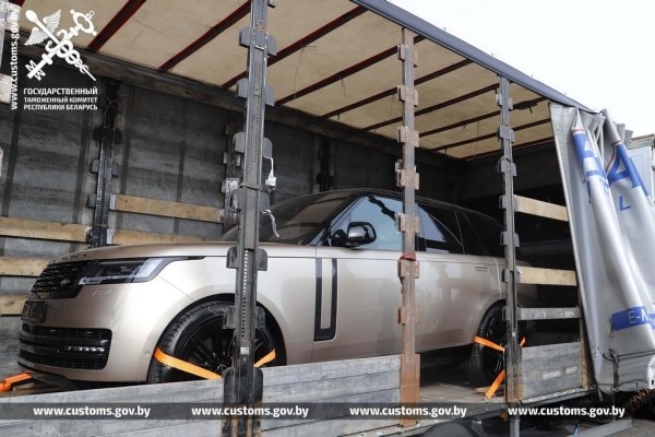 Шесть автомобилей премиум-класса задержали на таможне в Бресте. Что произошло? Шесть автомобилей премиум-класса задержали на таможне в Бресте. Что произошло?