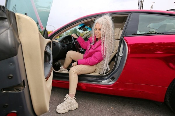 Минская «Барби» на розовом BMW 6-series: «Плёнка обошлась в $1 000, и я ждала её месяц» Минская «Барби» на розовом BMW 6-series: «Плёнка обошлась в $1 000, и я ждала её месяц»