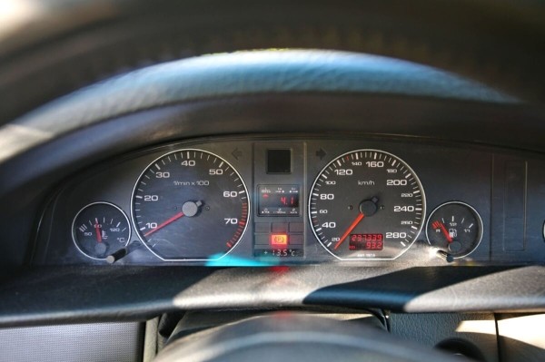 «Дедушка никого к машине не подпускал». История Audi A6 (С4), которая в семье белорусов уже 15 лет «Дедушка никого к машине не подпускал». История Audi A6 (С4), которая в семье белорусов уже 15 лет