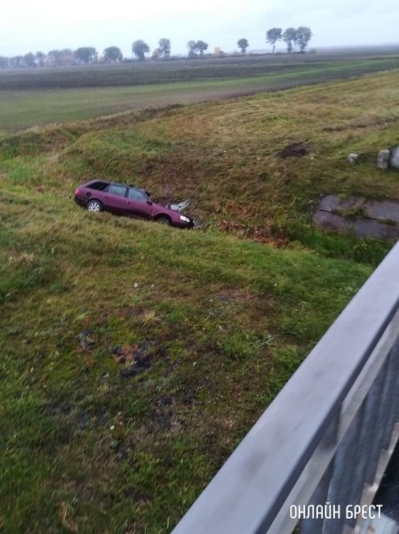 В Дрогичинском районе кобринчанка перевернулась на Audi (ищут очевидцев ДТП) В Дрогичинском районе кобринчанка перевернулась на Audi (ищут очевидцев ДТП)