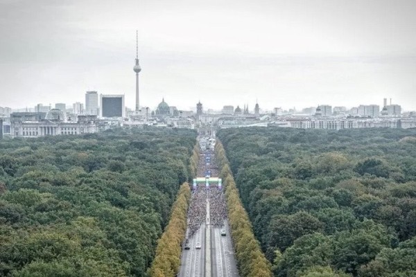 Брестчанин пробежал Берлинский марафон, где был поставлен новый мировой рекорд Брестчанин пробежал Берлинский марафон, где был поставлен новый мировой рекорд