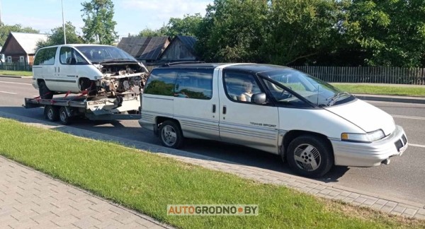 Белорус распилил автомобиль, чтобы сделать из него прицеп Белорус распилил автомобиль, чтобы сделать из него прицеп