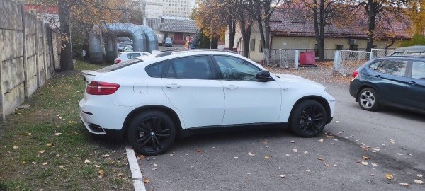 Белорус поставил BMW X6 на комиссию: «Накатали 250 км — и сломали!». Автохаус: «Клиент хочет конфликта» Белорус поставил BMW X6 на комиссию: «Накатали 250 км — и сломали!». Автохаус: «Клиент хочет конфликта»
