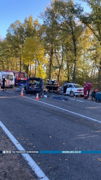 В Беларуси утром лоб в лоб столкнулись два автомобиля. Оба водителя погибли В Беларуси утром лоб в лоб столкнулись два автомобиля. Оба водителя погибли