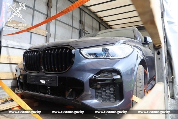 Шесть автомобилей премиум-класса задержали на таможне в Бресте. Что произошло? Шесть автомобилей премиум-класса задержали на таможне в Бресте. Что произошло?