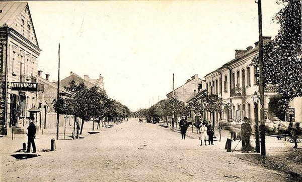 Читатель: Сквозь время. Брест, вид на перекресток Пушкинской и Комсомольской
Читатель: Сквозь время. Брест, вид на перекресток Пушкинской и Комсомольской