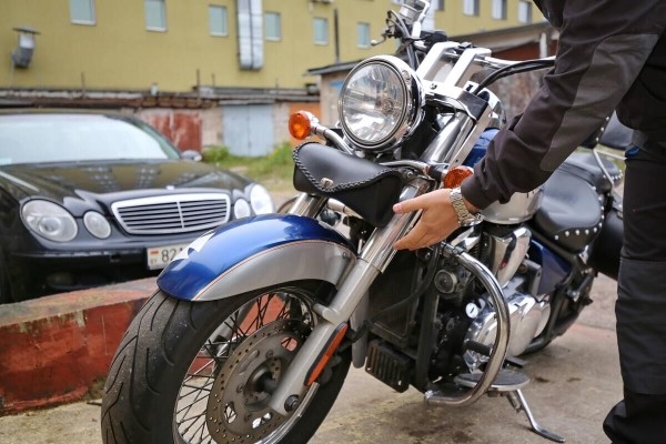 «Был выбор: очень хорошо жить на накопления здесь или средненько в США». Мастер по ремонту мотоциклов о возвращении в Беларусь «Был выбор: очень хорошо жить на накопления здесь или средненько в США». Мастер по ремонту мотоциклов о возвращении в Беларусь