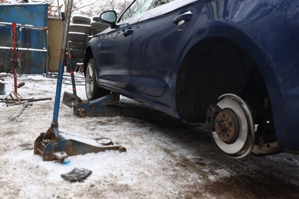 «А колеса не отвалятся?» Задаем глупые вопросы шиномонтажнику «А колеса не отвалятся?» Задаем глупые вопросы шиномонтажнику