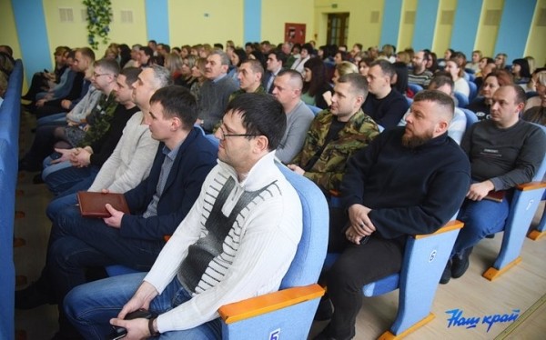 Губернатор Брестчины Юрий Шулейко представил нового руководителя птицефабрики «Дружба» Губернатор Брестчины Юрий Шулейко представил нового руководителя птицефабрики «Дружба»