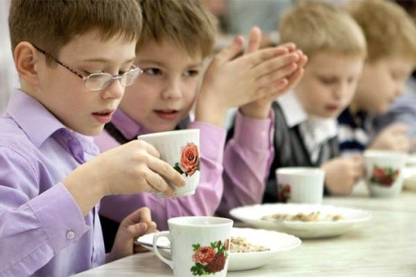 Минобр рассказал, изменится ли стоимость питания в школах