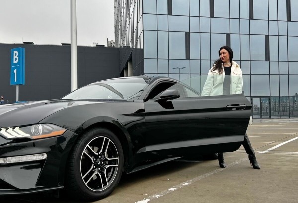 «Три года копила!» Блогер из Беларуси купила Ford Mustang, а теперь мечтает о машине в пять раз дороже «Три года копила!» Блогер из Беларуси купила Ford Mustang, а теперь мечтает о машине в пять раз дороже