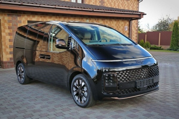 «Растаможка – 25 000 евро!» Белорус привез дизельный Hyundai Staria. Что за он? «Растаможка – 25 000 евро!» Белорус привез дизельный Hyundai Staria. Что за он?