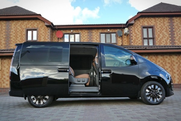 «Растаможка – 25 000 евро!» Белорус привез дизельный Hyundai Staria. Что за он? «Растаможка – 25 000 евро!» Белорус привез дизельный Hyundai Staria. Что за он?