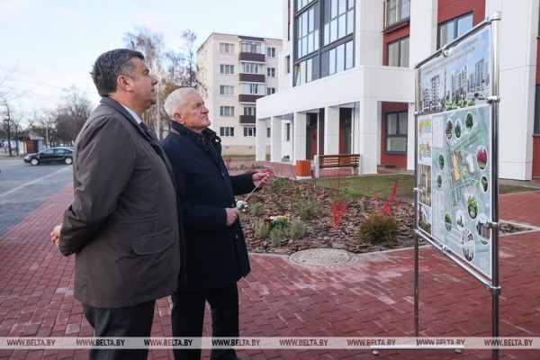 В Бресте местные власти помогли вдове первого Героя Беларуси Владимира Карвата переехать в новую квартиру В Бресте местные власти помогли вдове первого Героя Беларуси Владимира Карвата переехать в новую квартиру
