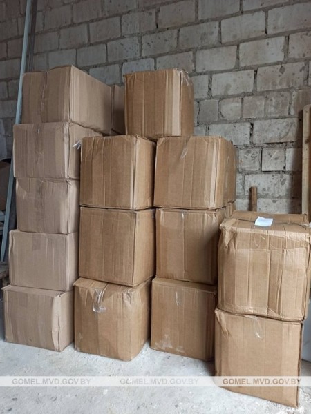 Жительница Беларуси занималась незаконной перевозкой спиртосодержащей жидкости – изъято 400 литров контрафакта Жительница Беларуси занималась незаконной перевозкой спиртосодержащей жидкости – изъято 400 литров контрафакта