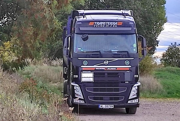 Наташа рулит. Откровения дальнобойщицы из Беларуси о буднях «неженской» профессии Наташа рулит. Откровения дальнобойщицы из Беларуси о буднях «неженской» профессии