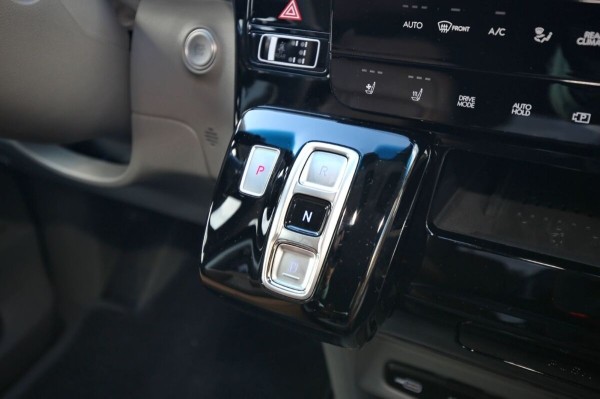 «Растаможка – 25 000 евро!» Белорус привез дизельный Hyundai Staria. Что за он? «Растаможка – 25 000 евро!» Белорус привез дизельный Hyundai Staria. Что за он?