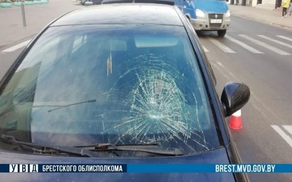 В Брестской области осудили водителя, сбившего на пешеходном переходе двух человек, которые начали переходить дорогу на запрещающий сигнал светофора В Брестской области осудили водителя, сбившего на пешеходном переходе двух человек, которые начали переходить дорогу на запрещающий сигнал светофора