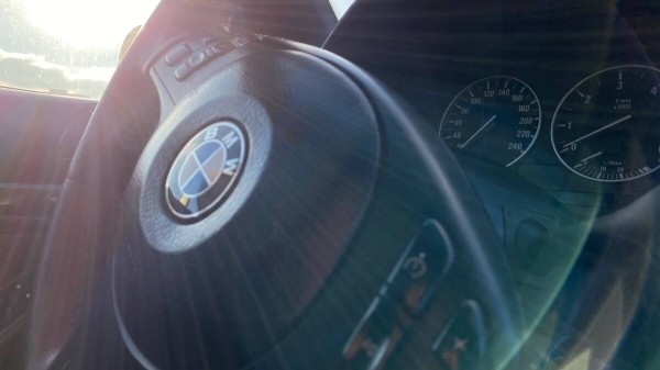 «Езжу по городу, как старый дед». Белорус о своей немолодой, но очень любимой BMW E39 «Езжу по городу, как старый дед». Белорус о своей немолодой, но очень любимой BMW E39