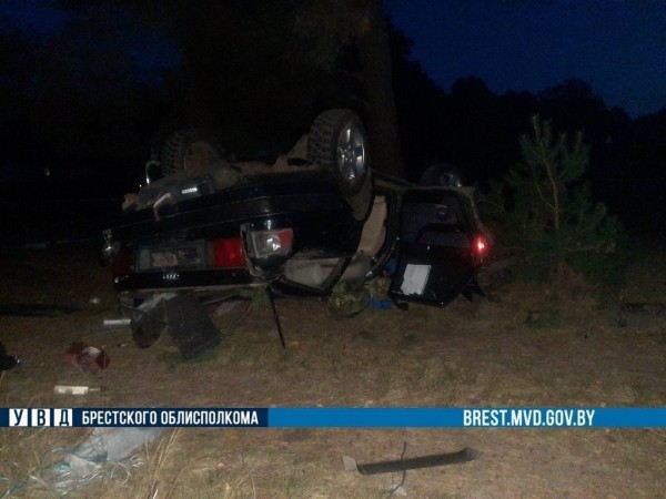 Водитель из Бреста на «Ауди» врезался в дерево и перевернулся. Погиб Водитель из Бреста на «Ауди» врезался в дерево и перевернулся. Погиб
