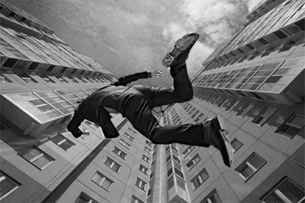 В Барановичах мужчина упал с 9 этажа В Барановичах мужчина упал с 9 этажа