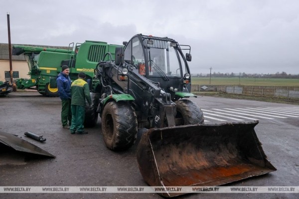 Как хрупкая женщина стала механизатором. Репортаж из Каменецкого района Как хрупкая женщина стала механизатором. Репортаж из Каменецкого района