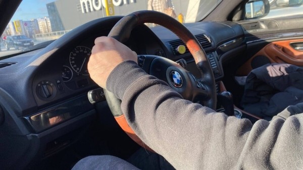 «Езжу по городу, как старый дед». Белорус о своей немолодой, но очень любимой BMW E39 «Езжу по городу, как старый дед». Белорус о своей немолодой, но очень любимой BMW E39