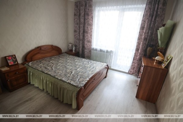 В Бресте местные власти помогли вдове первого Героя Беларуси Владимира Карвата переехать в новую квартиру В Бресте местные власти помогли вдове первого Героя Беларуси Владимира Карвата переехать в новую квартиру