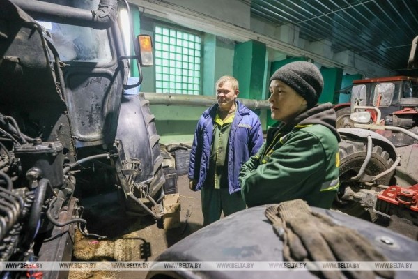 Как хрупкая женщина стала механизатором. Репортаж из Каменецкого района Как хрупкая женщина стала механизатором. Репортаж из Каменецкого района