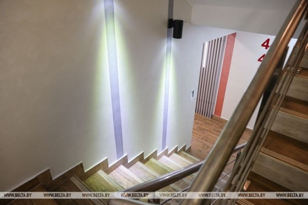 В Бресте местные власти помогли вдове первого Героя Беларуси Владимира Карвата переехать в новую квартиру В Бресте местные власти помогли вдове первого Героя Беларуси Владимира Карвата переехать в новую квартиру