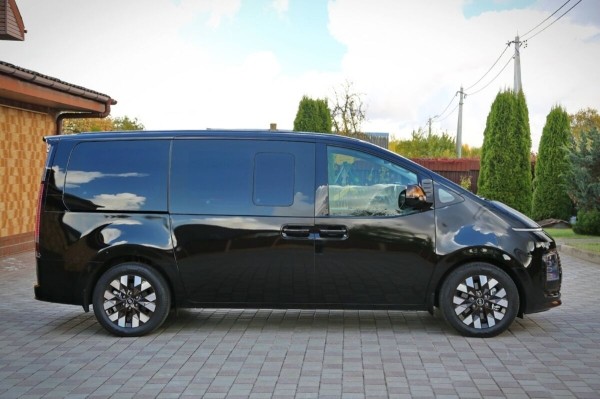 «Растаможка – 25 000 евро!» Белорус привез дизельный Hyundai Staria. Что за он? «Растаможка – 25 000 евро!» Белорус привез дизельный Hyundai Staria. Что за он?