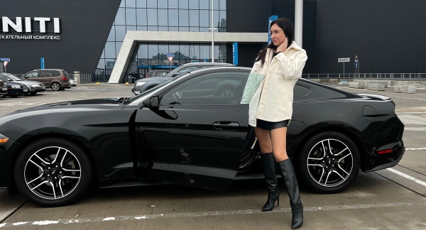 «Три года копила!» Блогер из Беларуси купила Ford Mustang, а теперь мечтает о машине в пять раз дороже «Три года копила!» Блогер из Беларуси купила Ford Mustang, а теперь мечтает о машине в пять раз дороже