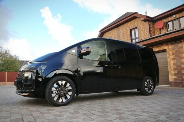 «Растаможка – 25 000 евро!» Белорус привез дизельный Hyundai Staria. Что за он? «Растаможка – 25 000 евро!» Белорус привез дизельный Hyundai Staria. Что за он?