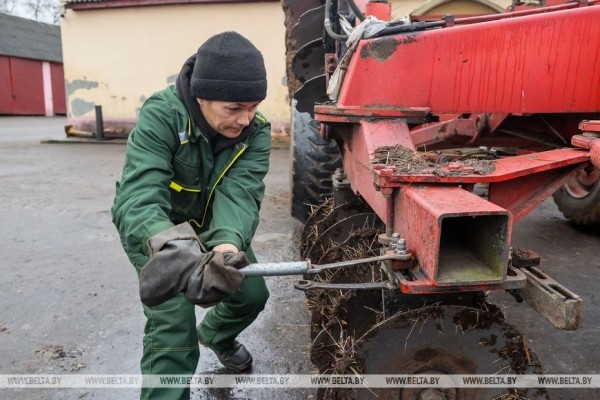 Как хрупкая женщина стала механизатором. Репортаж из Каменецкого района Как хрупкая женщина стала механизатором. Репортаж из Каменецкого района