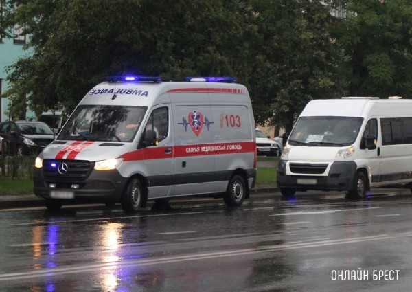 Маршрутка сбила подростка на пешеходном переходе в Бресте