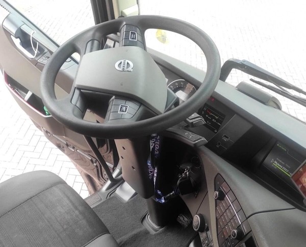 Наташа рулит. Откровения дальнобойщицы из Беларуси о буднях «неженской» профессии Наташа рулит. Откровения дальнобойщицы из Беларуси о буднях «неженской» профессии