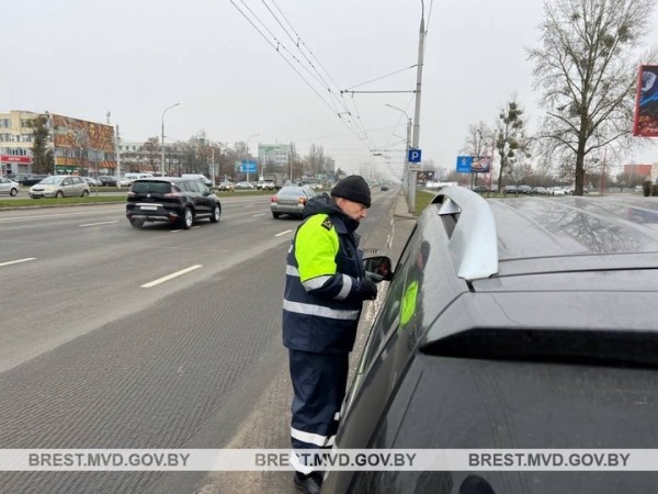 Сотрудники ГАИ выяснили, много ли брестчан поменяли шины на зимние Сотрудники ГАИ выяснили, много ли брестчан поменяли шины на зимние