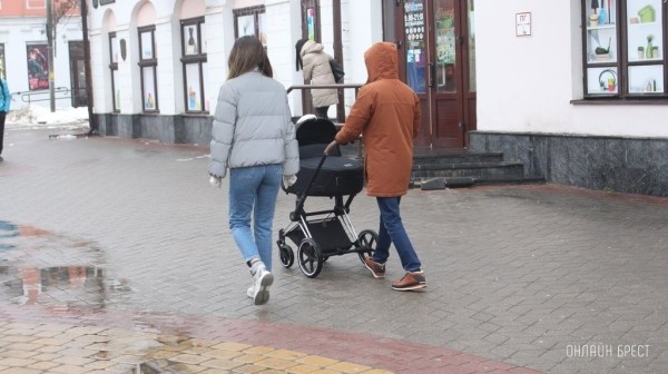 Врач объяснил, насколько серьезен риск менингита при хождении без шапки Врач объяснил, насколько серьезен риск менингита при хождении без шапки