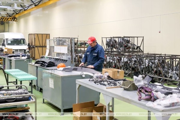 В Бресте дали старт белорусско-российскому проекту по сборке спецавтомобилей В Бресте дали старт белорусско-российскому проекту по сборке спецавтомобилей