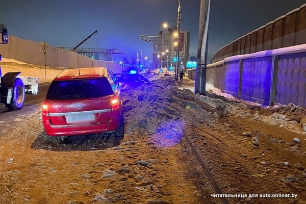 «Машина вообще не тормозила»: девушка врезалась в снежный вал и теперь винит дорожников. Комментарий ГАИ «Машина вообще не тормозила»: девушка врезалась в снежный вал и теперь винит дорожников. Комментарий ГАИ