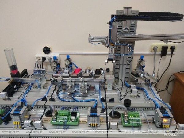 В Бресте открыли именную лабораторию Барановичского станкостроительного завода