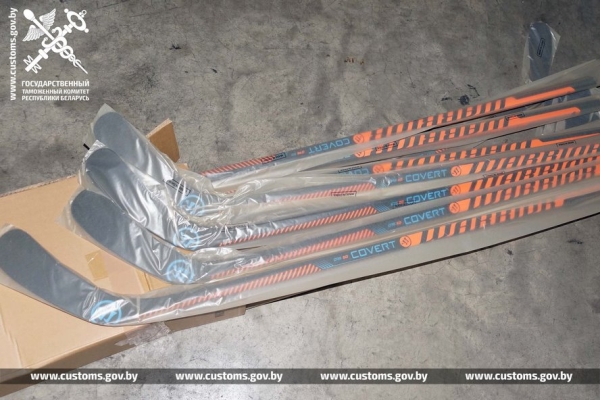 Хоккейную экипировку на $67 тысяч пытались незаконно ввезти в Беларусь. Случай в ПП «Козловичи» Хоккейную экипировку на $67 тысяч пытались незаконно ввезти в Беларусь. Случай в ПП «Козловичи»