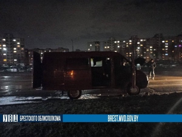 В Бресте горел автомобиль. Подробности сегодняшнего происшествия В Бресте горел автомобиль. Подробности сегодняшнего происшествия