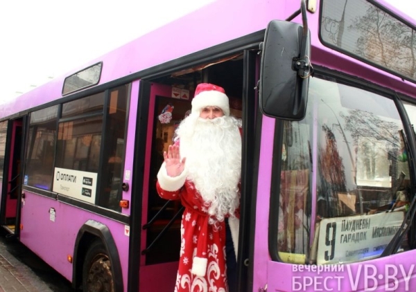 Брестский Дед Мороз повезет горожан в Новый год на автобусе! Брестский Дед Мороз повезет горожан в Новый год на автобусе!
