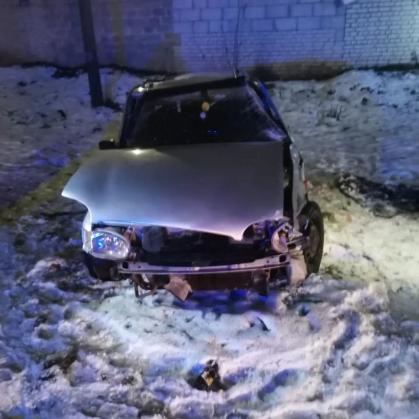 Четверо пьяных парней попали в ДТП в Барановичах Четверо пьяных парней попали в ДТП в Барановичах