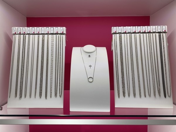 За подарками к Новому году в «Славия»! Новогодние скидки до 60% на все виды ювелирных украшений в Бресте За подарками к Новому году в «Славия»! Новогодние скидки до 60% на все виды ювелирных украшений в Бресте